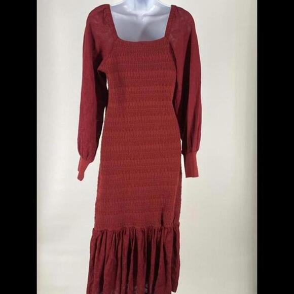 Chic Smocked Midi Dress - Perfect for Any Occasion - Picture 2 of 7